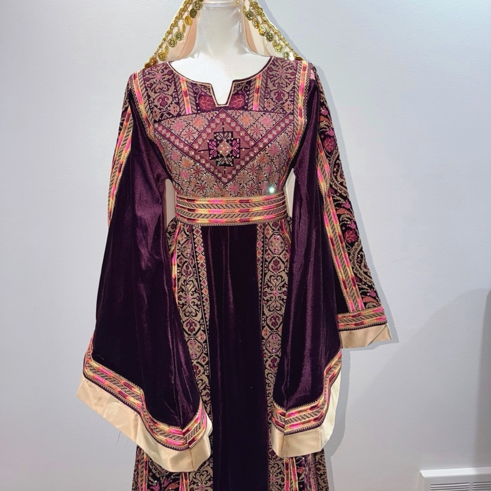 HIGH QUALITY VELVET EMBROIDERED THOUB ثوب مخمل